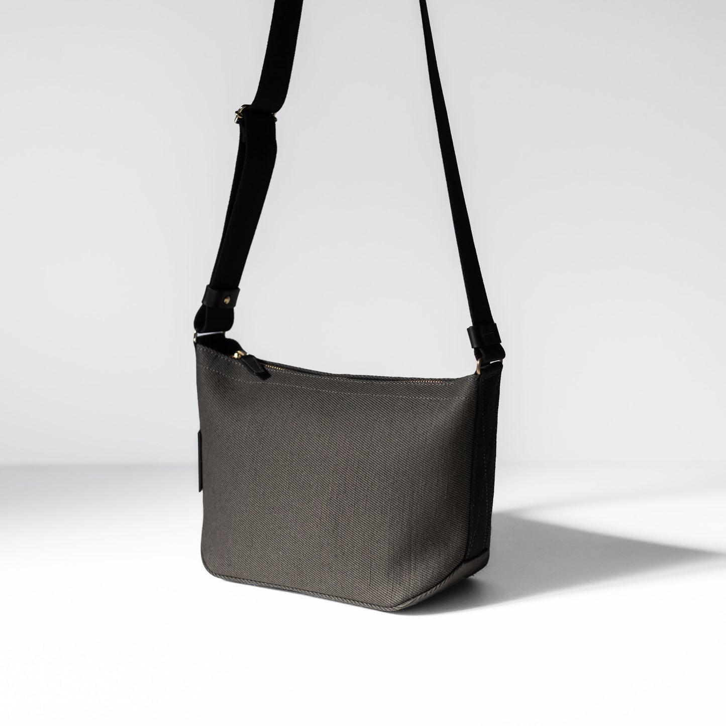 綿麻帆布のショルダーバッグS <カーキ khaki>