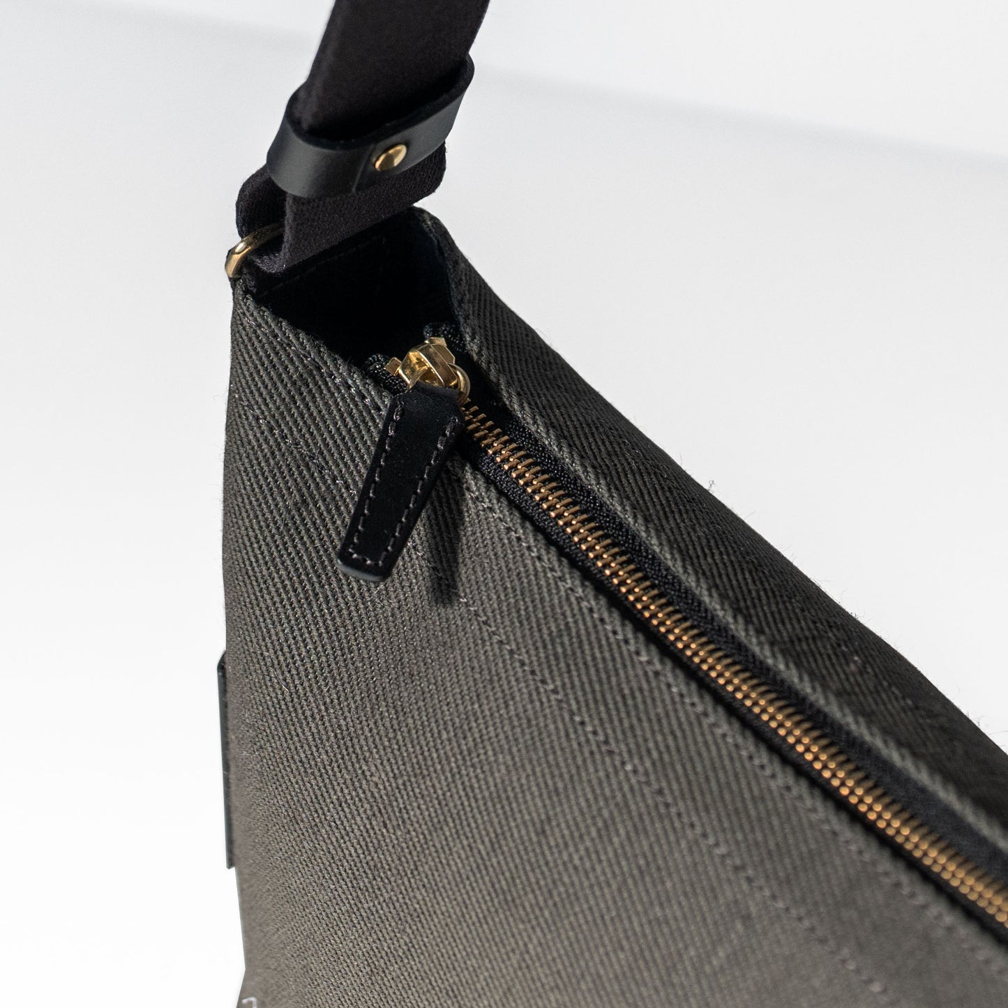 綿麻帆布のショルダーバッグS <カーキ khaki>