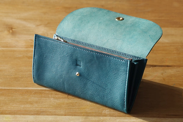一枚革で仕立てた長財布 ブルー (ラッピング無料) ギフト