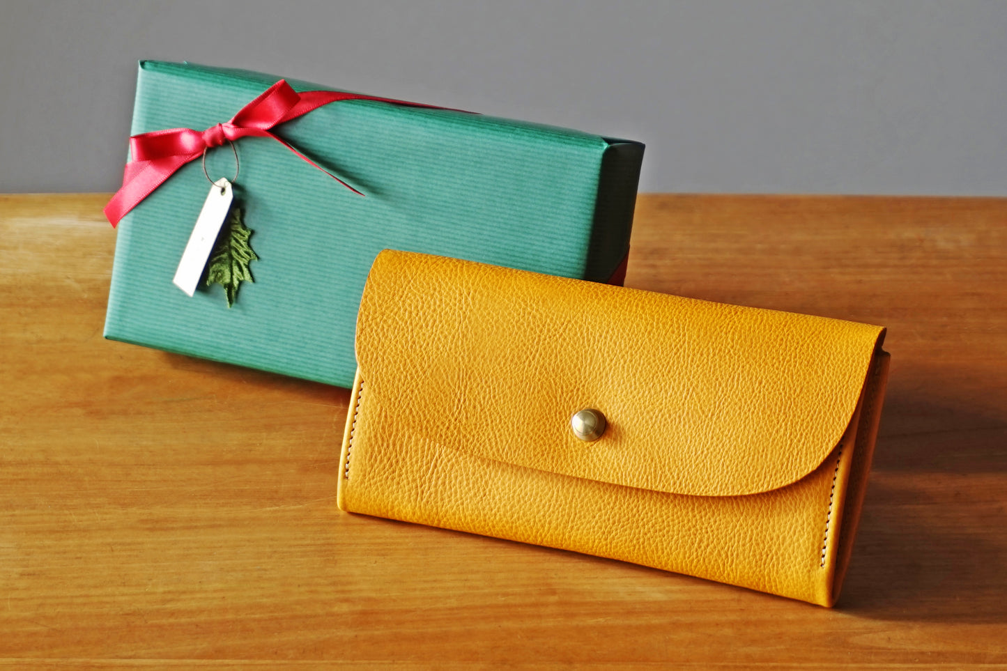 一枚革で仕立てた長財布 イエロー (ラッピング無料) ギフト