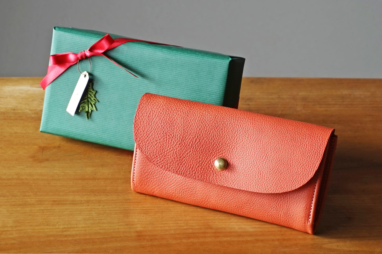 一枚革で仕立てた長財布 ピンク (ラッピング無料) ギフト