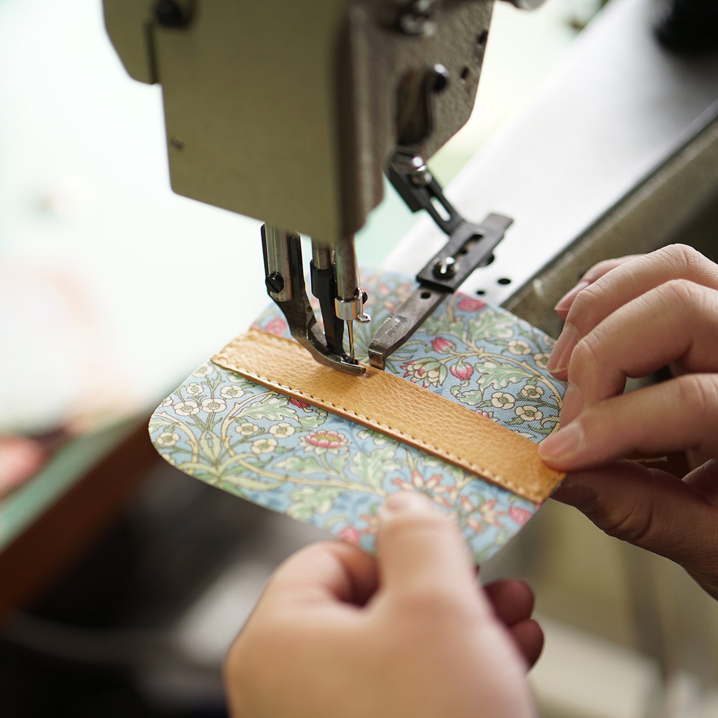 moda fabrics ヒヤシンス柄 ブルー ミニポーチ