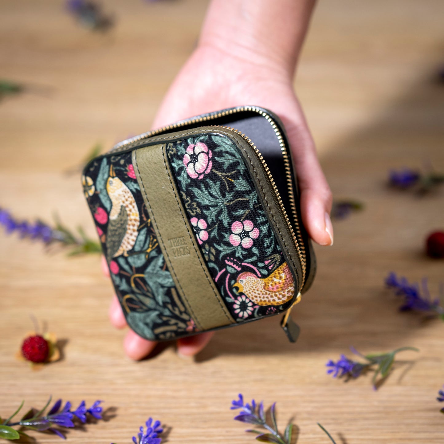 moda fabrics いちご泥棒柄 ミニポーチ