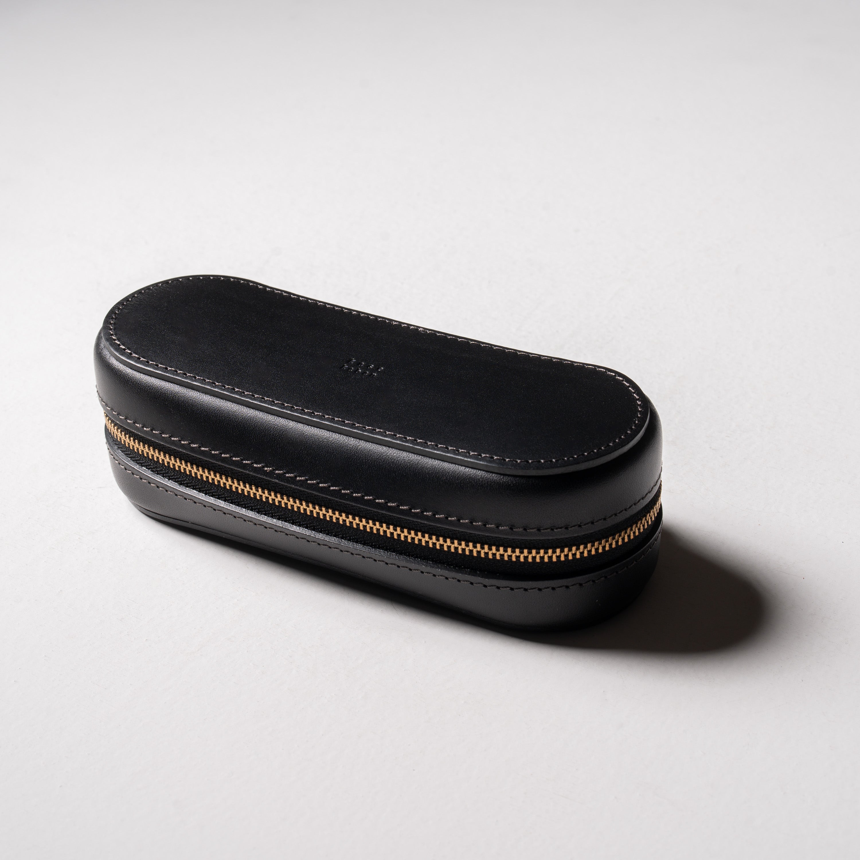 革の宝箱】大切な眼鏡を守る、優しい丸み。イタリア革の立体メガネ