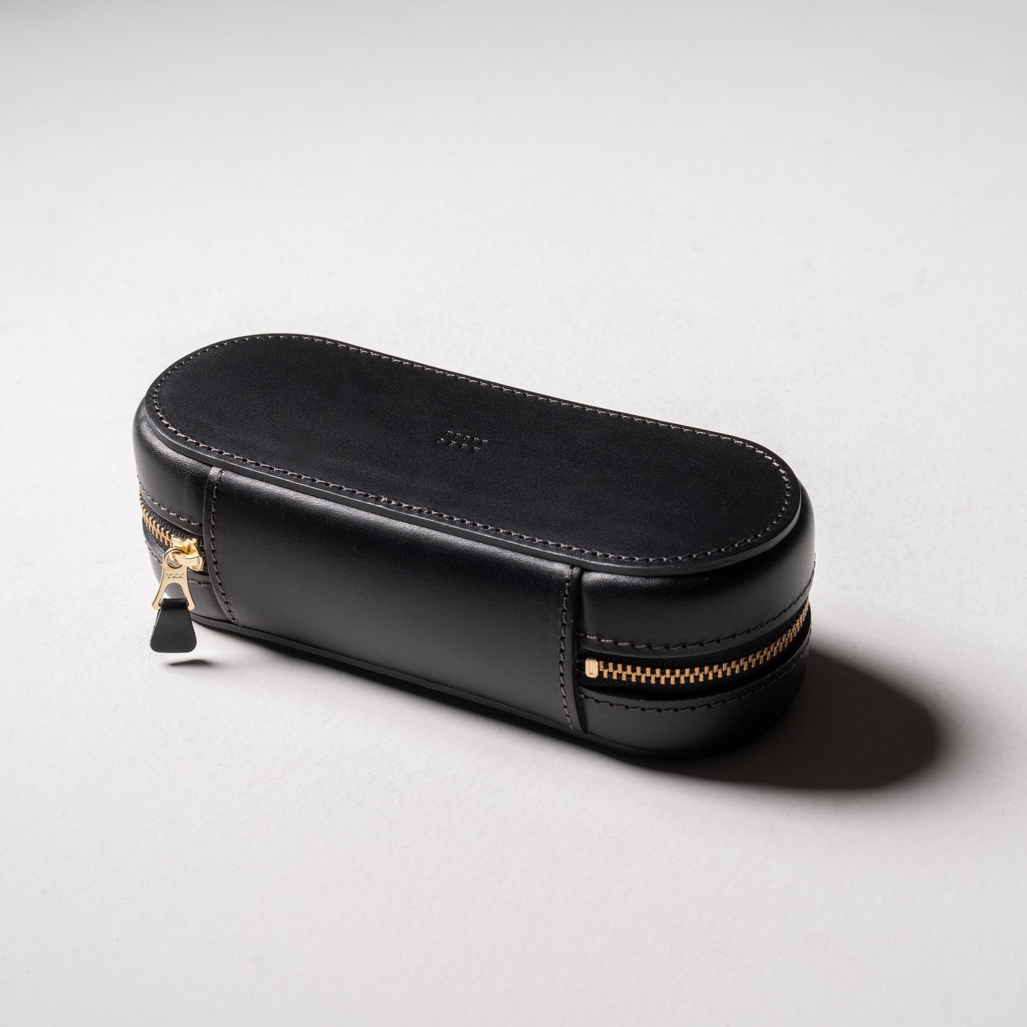 【革の宝箱】大切な眼鏡を守る、凛としたフォルム。イタリア革の立体メガネケース ＜ブラック＞