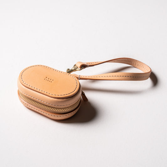 【革の宝箱】手のひらに収まる、優しい丸み。AirPodsが入る本革ミニケース ＜ ヌメ＞