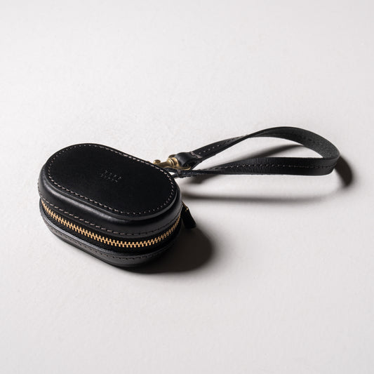 【革の宝箱】手のひらに収まる、優しい丸み。AirPodsが入る本革ミニケース ＜ ブラック＞