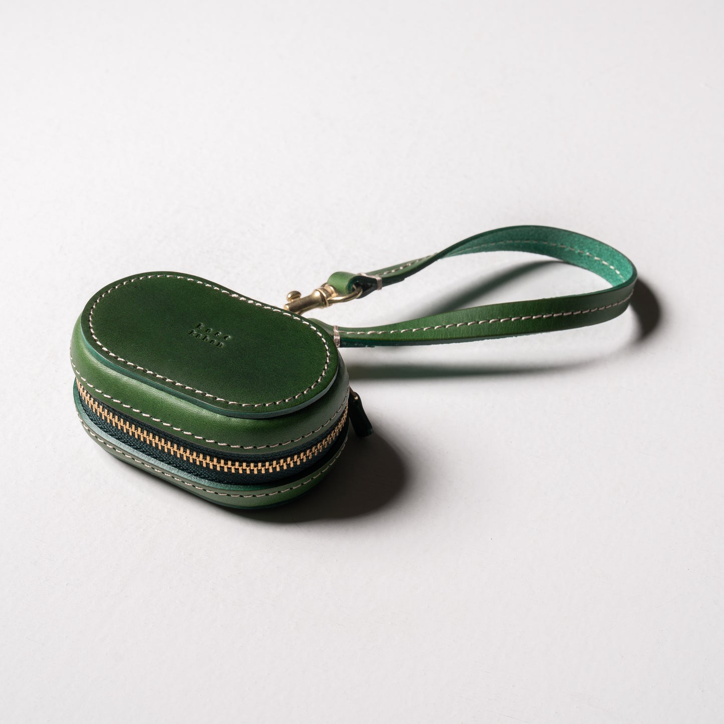 【革の宝箱】手のひらに収まる、優しい丸み。AirPodsが入る本革ミニケース ＜ グリーン＞