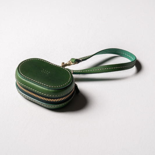 【革の宝箱】手のひらに収まる、優しい丸み。AirPodsが入る本革ミニケース ＜ グリーン＞
