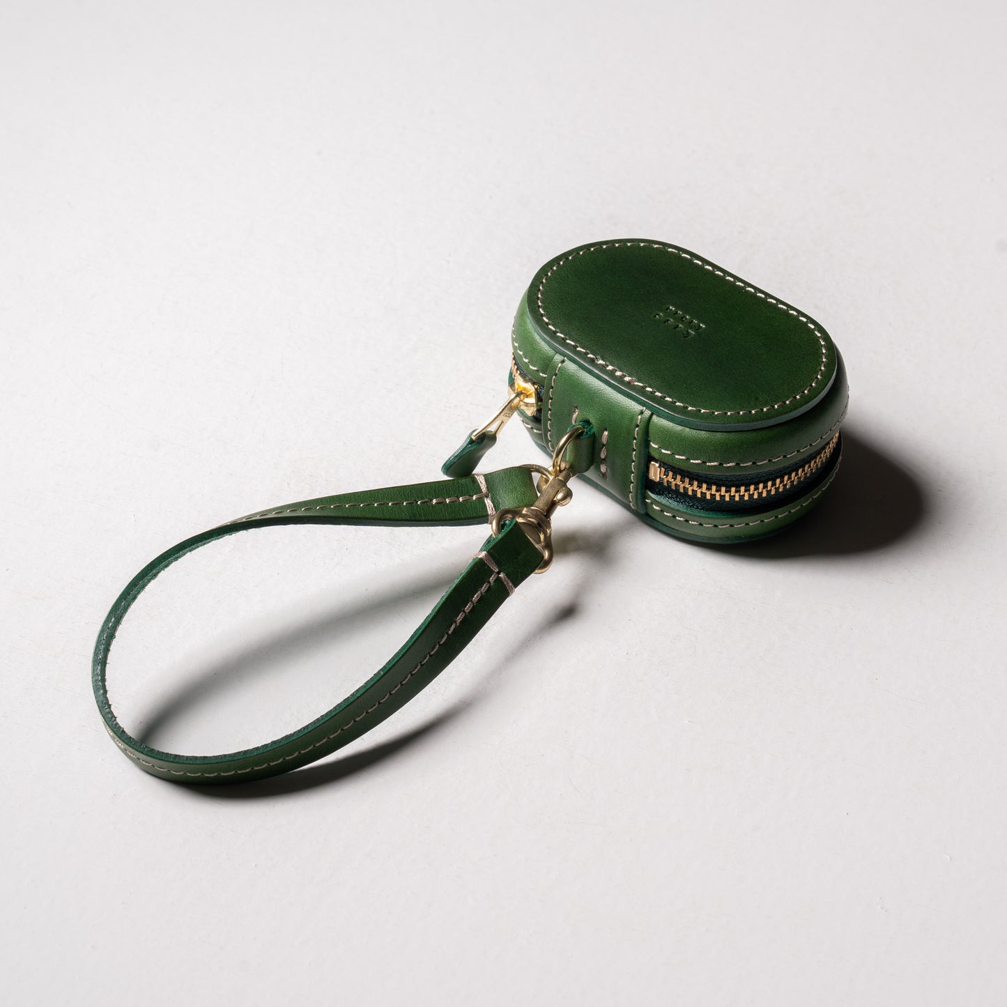 【革の宝箱】手のひらに収まる、優しい丸み。AirPodsが入る本革ミニケース ＜ グリーン＞