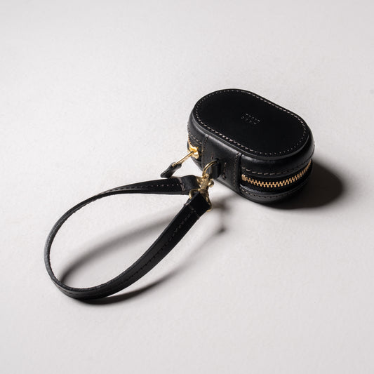 【革の宝箱】手のひらに収まる、優しい丸み。AirPodsが入る本革ミニケース ＜ ブラック＞