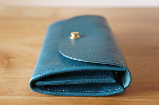 一枚革で仕立てた長財布　ブルー (ラッピング無料) ギフト